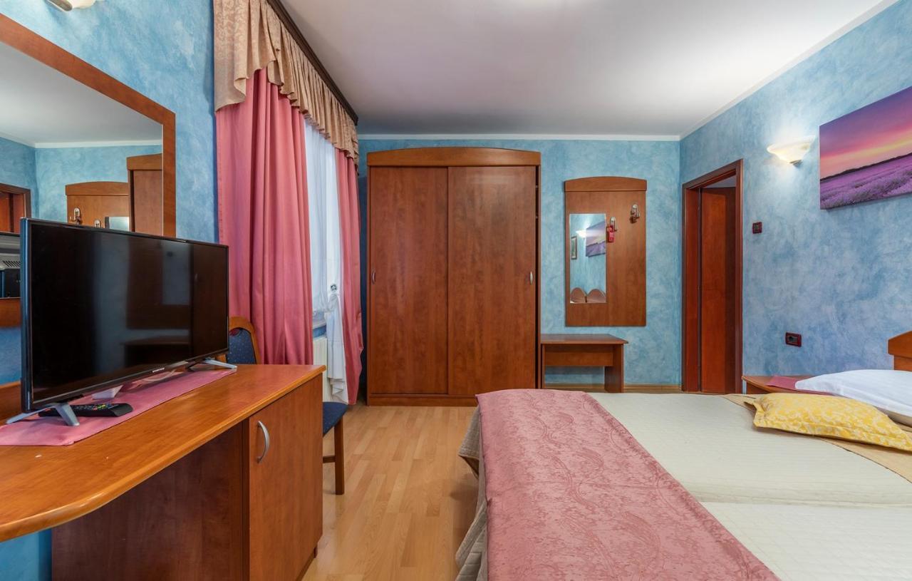 Apartments&Rooms Laura Pazin Buitenkant foto